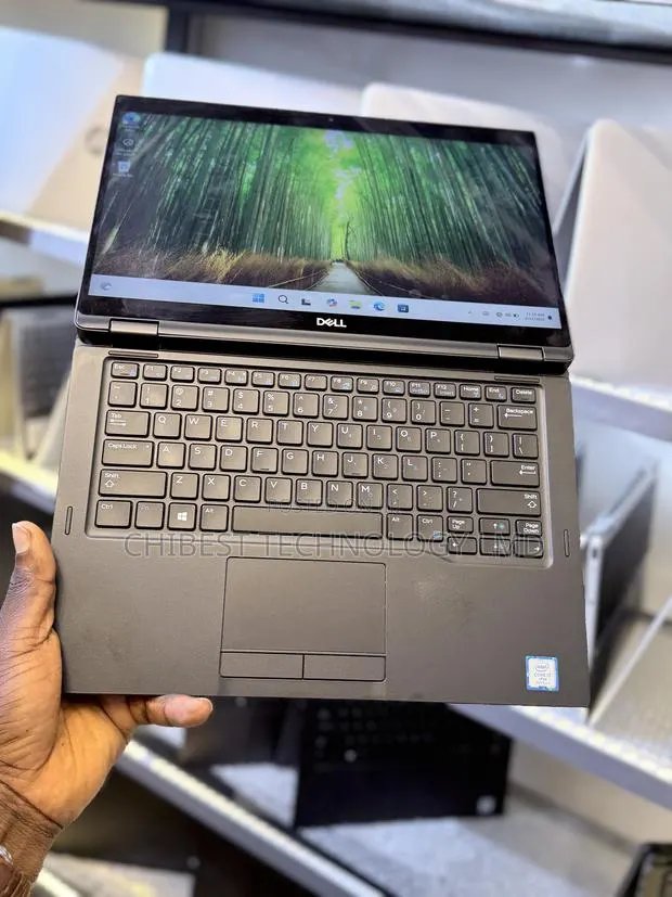 Laptop Dell Latitude 7390 16GB Intel Core i7 SSD 256GB · Photo 1