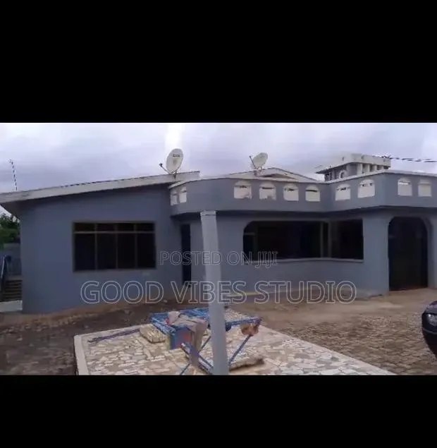 7bdrm House in Kumasi Metropolitan for sale · Photo 1