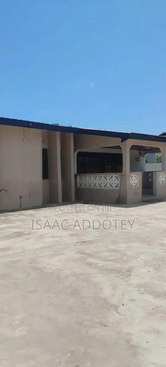 3bdrm House in 3 Bedrm Self, Baatsona Total for rent