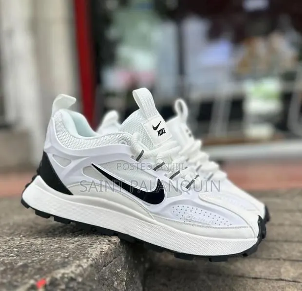 Nike Zoom Sneakers · Photo 1