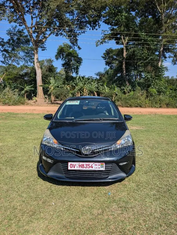 Toyota Vitz 1.3 FWD 5dr 2015 Black · Photo 1