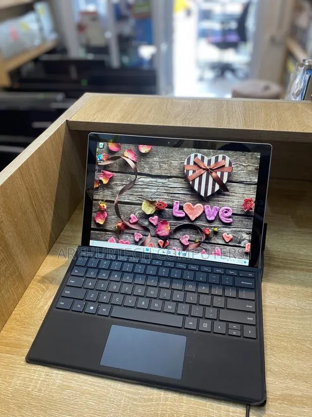 Laptop Microsoft Surface Pro 4 8GB Intel Core i5 SSD 256GB · Photo 1