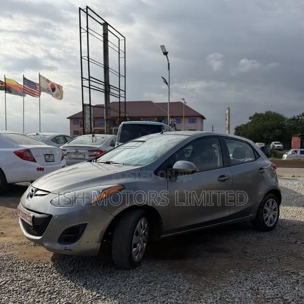 Mazda 2 1.5 Touring 2011 Gray · Photo 1