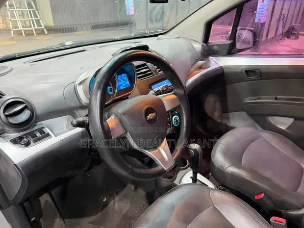 Chevrolet Spark 2015 Silver · Photo 1