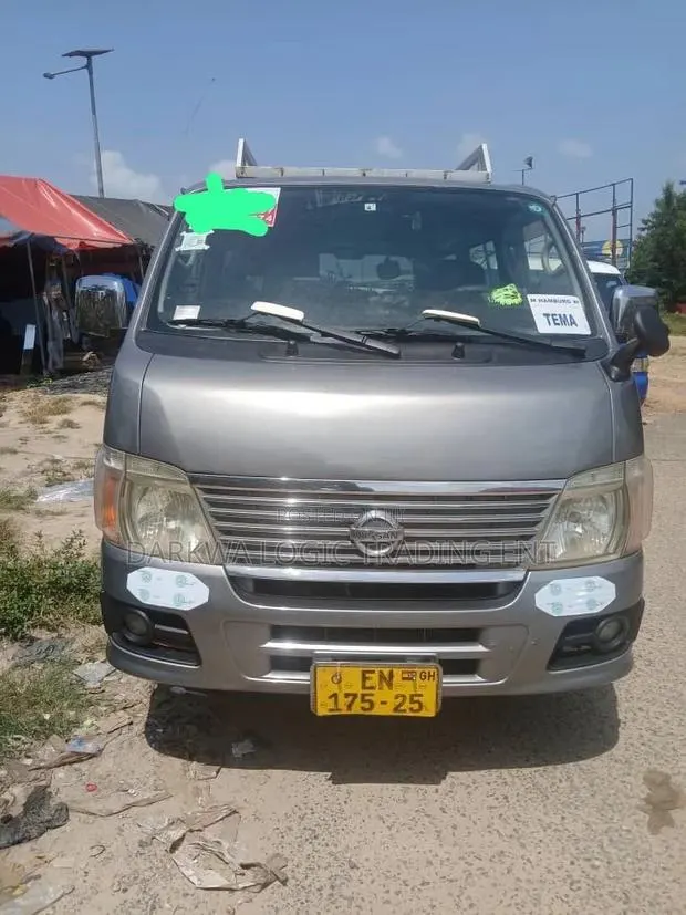 Nissan Caravan 2012 Red · Photo 1