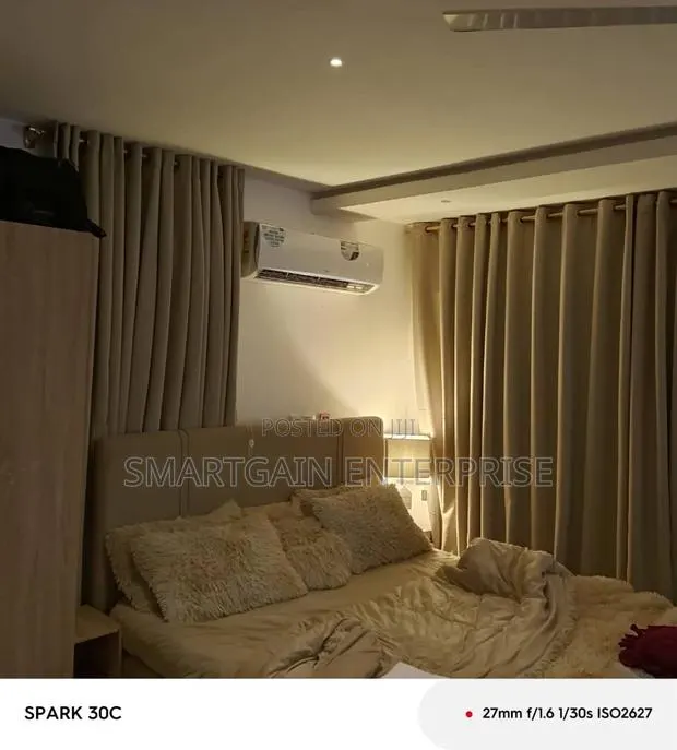Blackout and Heavy Curtains · Photo 1