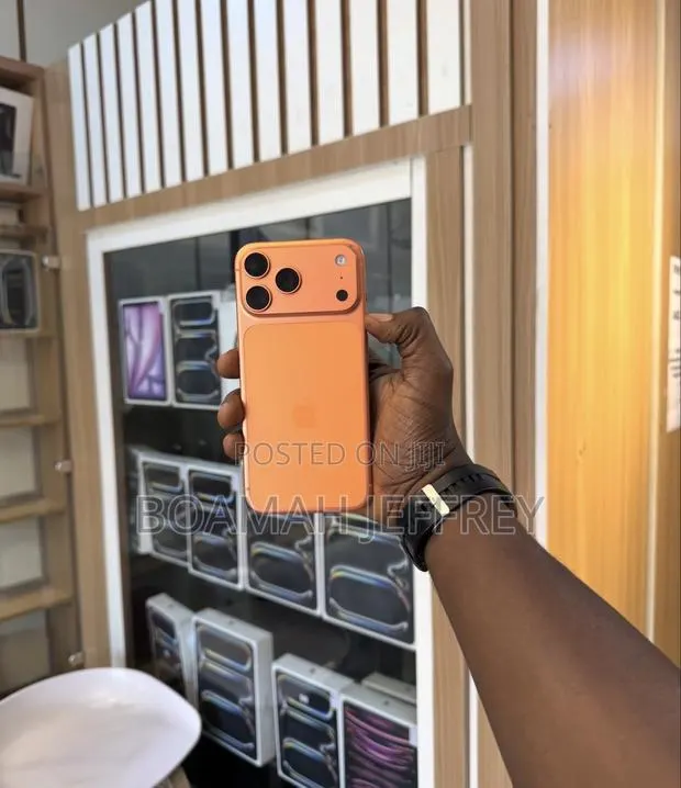 Apple iPhone 17 Pro Max 512 GB Orange · Photo 1