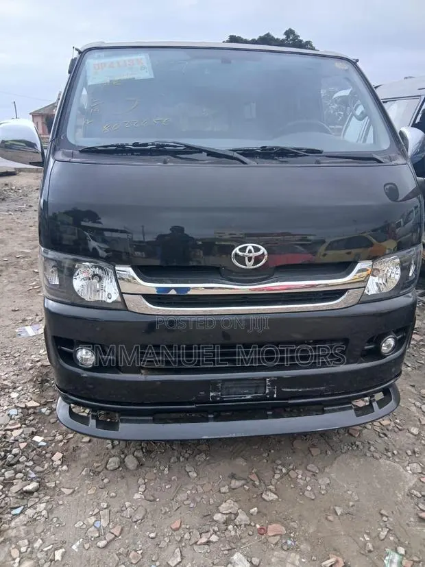 Toyota HiAce 2010 Black · Photo 1