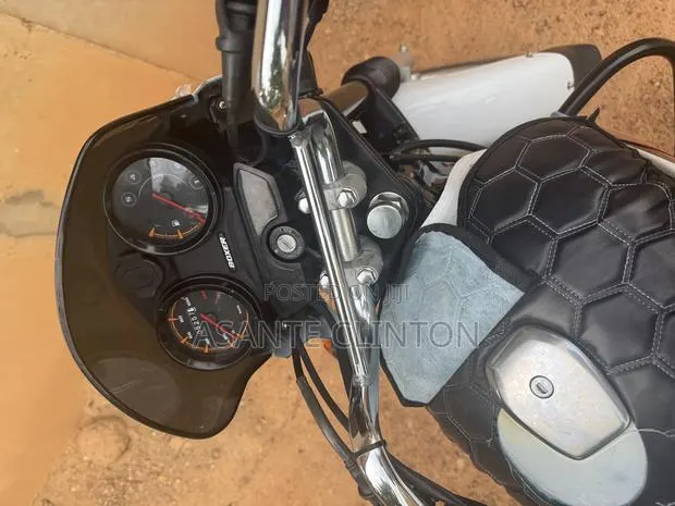 Bajaj Boxer 125 2025 White · Photo 1