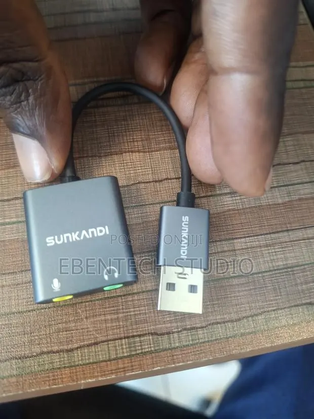 Usb Sound Card Microphone and Headphone · Photo 1