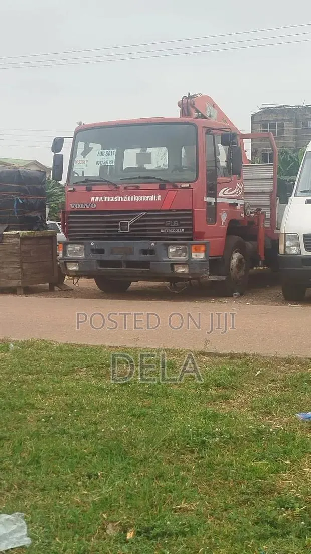 Self Loader Volvo Truck · Photo 1