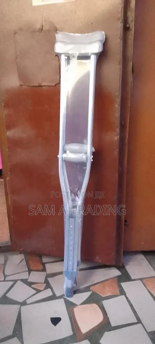 Armpit Crutches · Photo 1