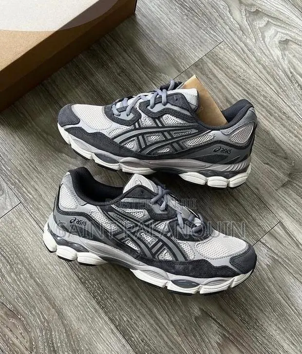 Asics Gel Sneakers · Photo 1
