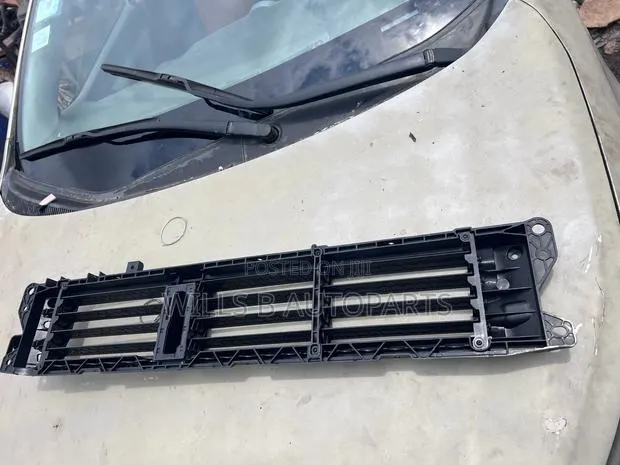 Honda CRV 2019 Shutter Grille · Photo 1
