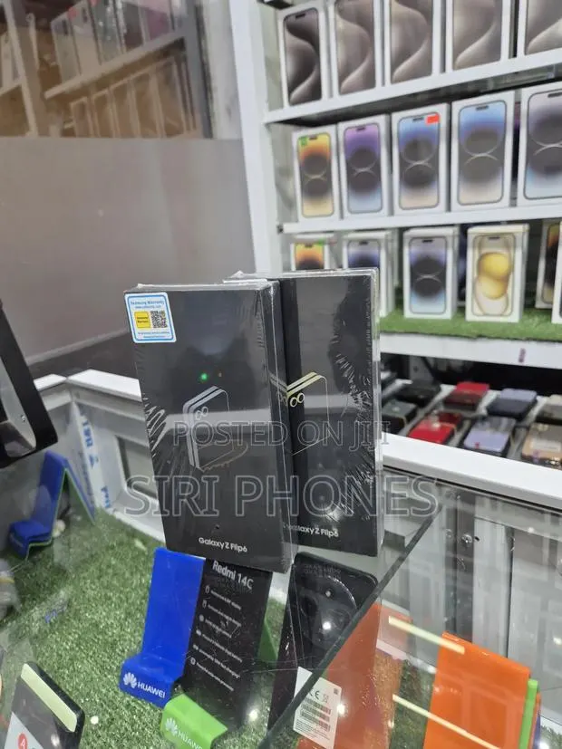 New Samsung Galaxy Z Flip6 256 GB Black · Photo 1