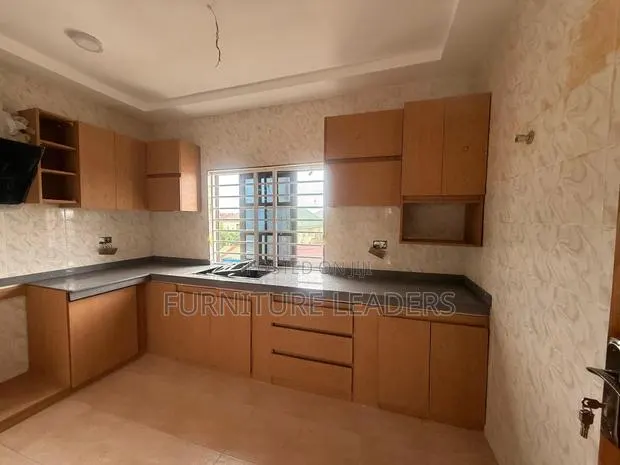 Kitchen Cabinet · Photo 1