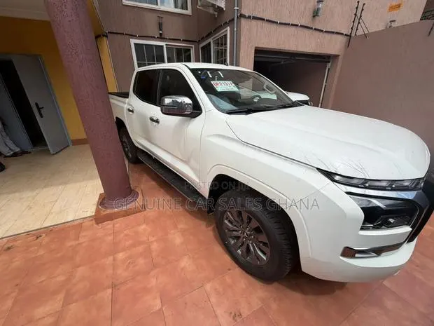 New Mitsubishi L200 2025 White · Photo 1