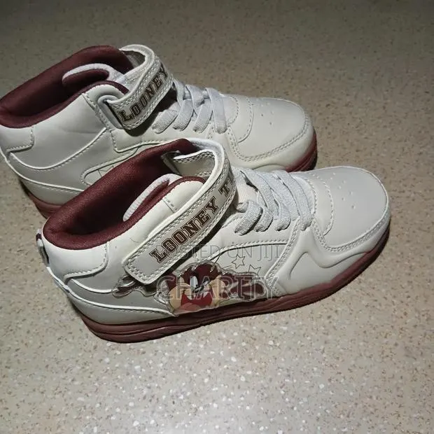 Kids Shoes · Photo 1
