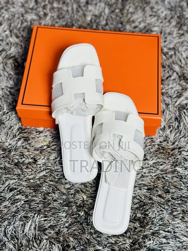 White Hermes _ Ladies Hermes Slippers · Photo 1