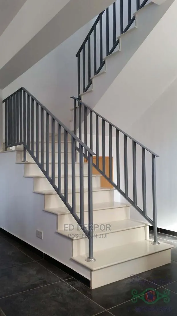 Metal Stairs · Photo 1
