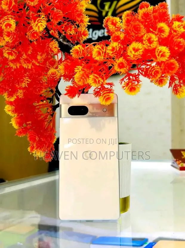 Google Pixel 7 Pro 256 GB Gold · Photo 1