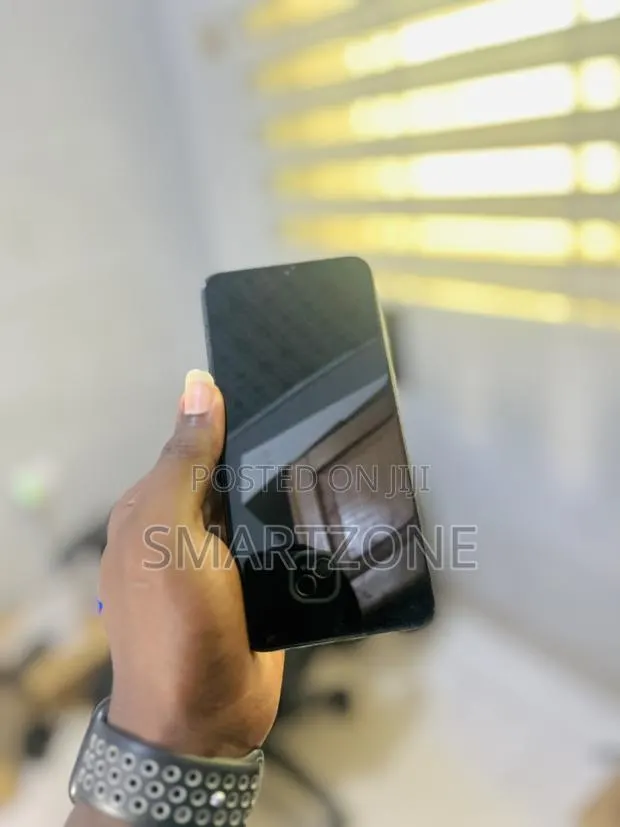 Samsung Galaxy A10 32 GB Gray · Photo 1
