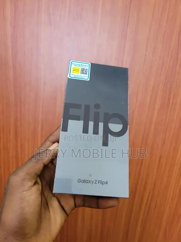 New Samsung Galaxy Z Flip4 256 GB Blue · Photo 1