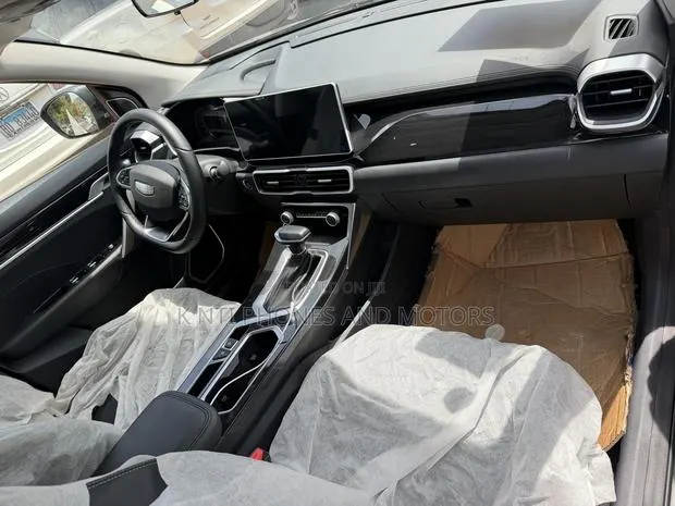 New Geely Coolray 2025 Gray · Photo 1