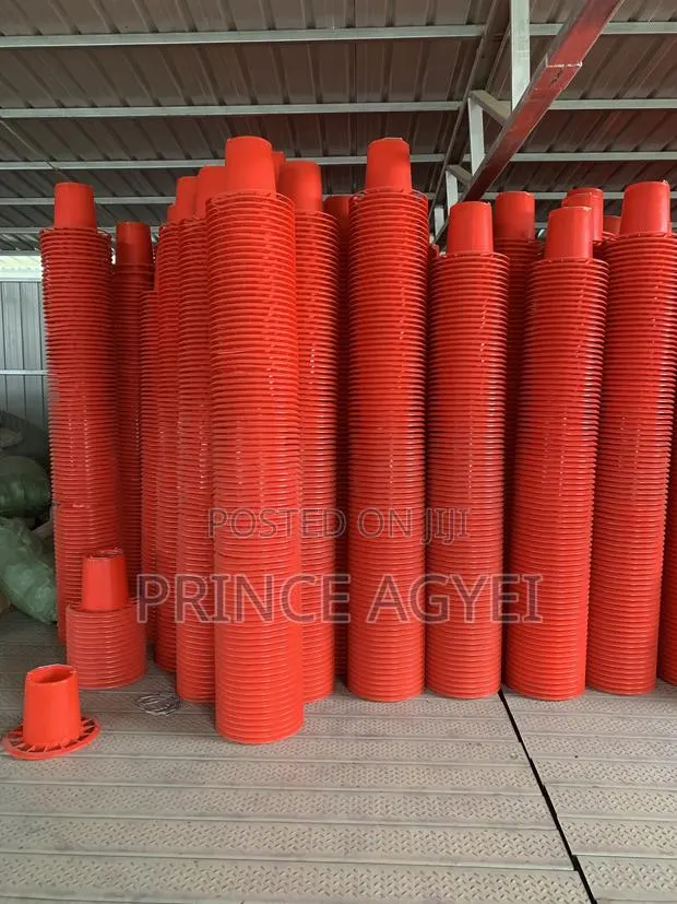 12kg Poultry Feeder for Chickens – Durable and Easy to Use · Photo 1