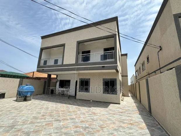 5bdrm Mansion in Lakeside for sale · Photo 1
