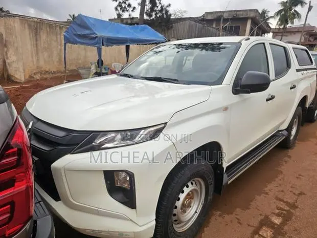 Mitsubishi L200 2021 White · Photo 1
