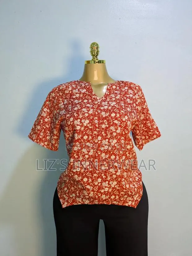 Floral Short Sleeve Blouse · Photo 1