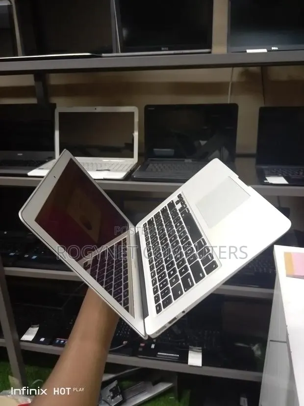 Laptop Apple MacBook Air 2017 8GB Intel Core i5 SSD 256GB · Photo 1