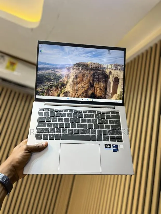 Laptop HP ZBook Power G9 i7 32GB Intel Core i7 SSD 512GB · Photo 1
