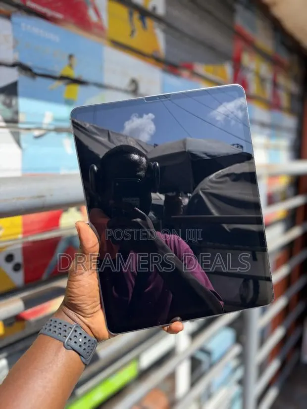 Apple iPad Pro 12.9 (2021) 256 GB Gray · Photo 1