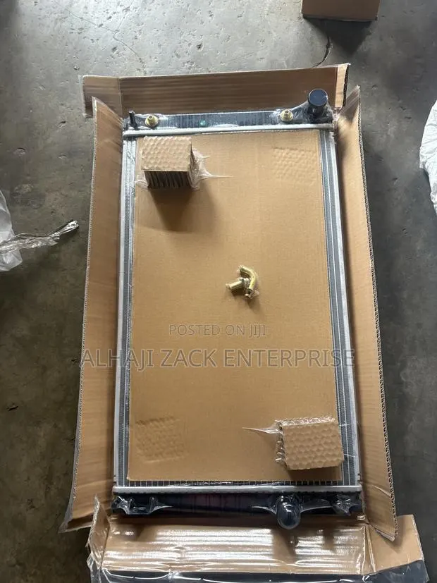 Toyota RAV 4 2012-2018 Radiator · Photo 1