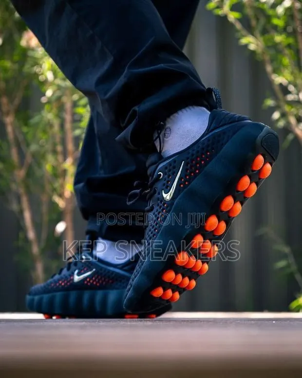 Nike Mind 002 "Black Hyper Crimson" · Photo 1