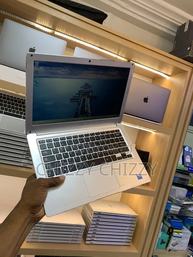 Laptop 4GB Intel Celeron SSD 256GB · Photo 1