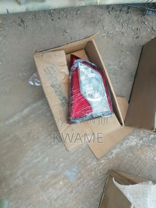 Maruti Suzuki Ciaz 2014 Upwards Tail Light · Photo 1