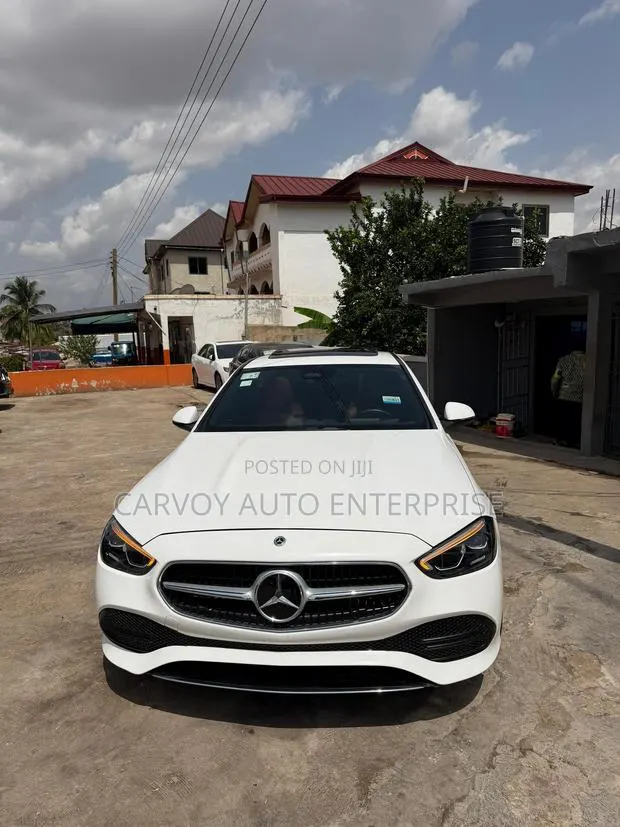Mercedes-Benz C300 2023 White · Photo 1