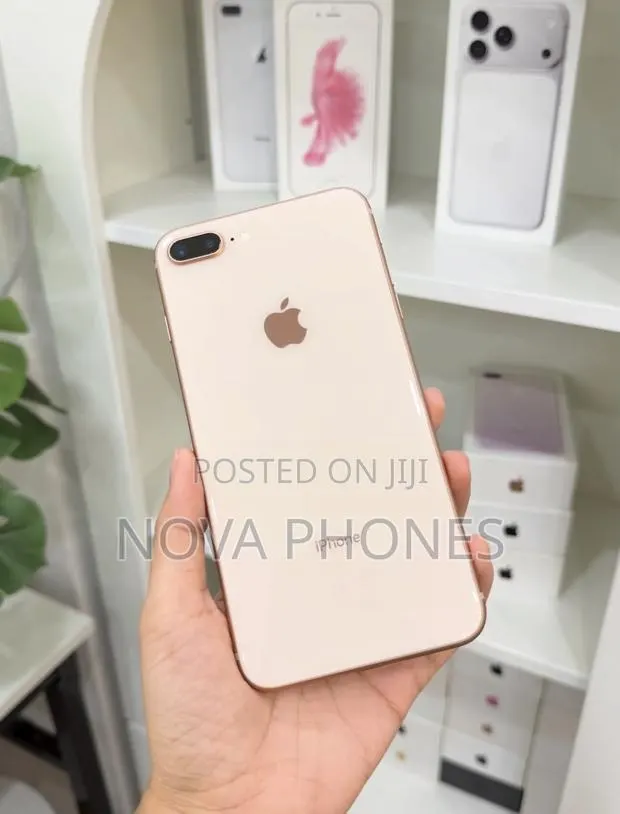 Apple iPhone 8 Plus 64 GB Gold · Photo 1