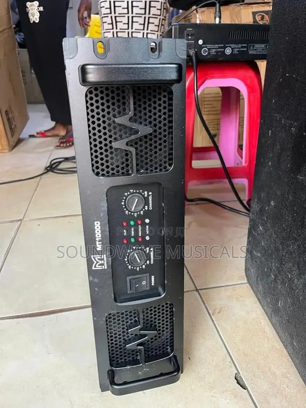 MT-10000 Bass Amplifier · Photo 1