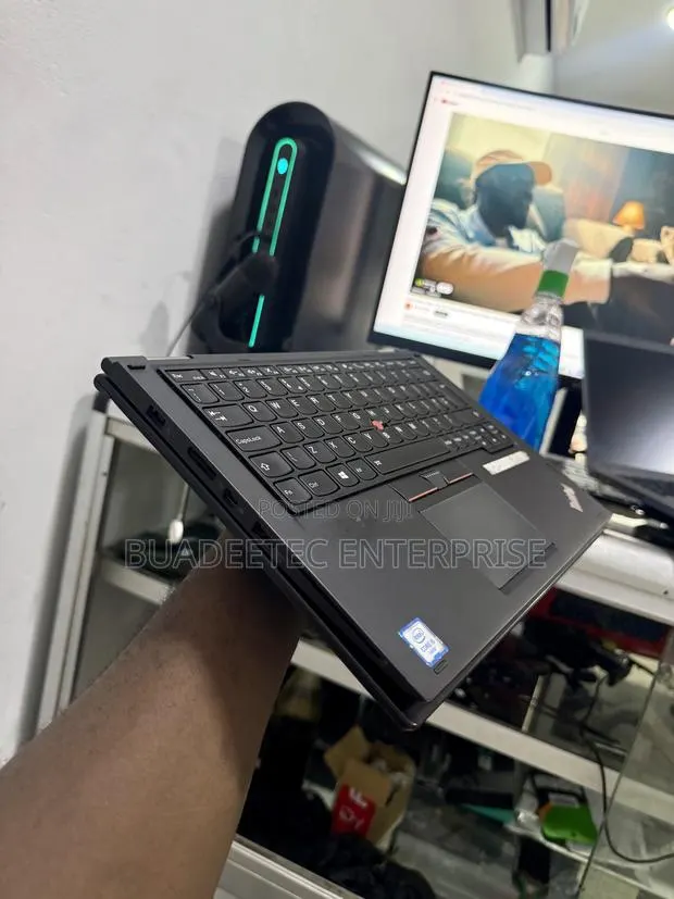 Laptop Lenovo Yoga 260 8GB Intel Core i5 SSD 256GB · Photo 1