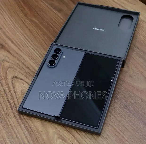 New Samsung Galaxy Z Fold8 Ultra 512 GB Black · Photo 1