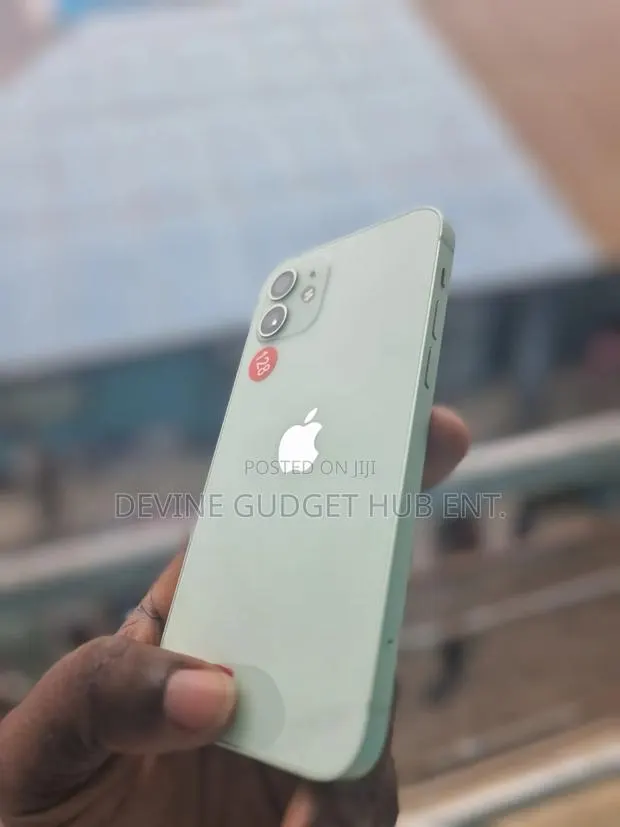 Apple iPhone 12 128 GB Green · Photo 1