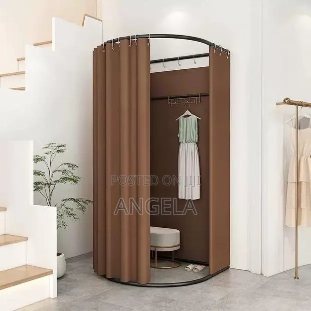 Closet Room · Photo 1