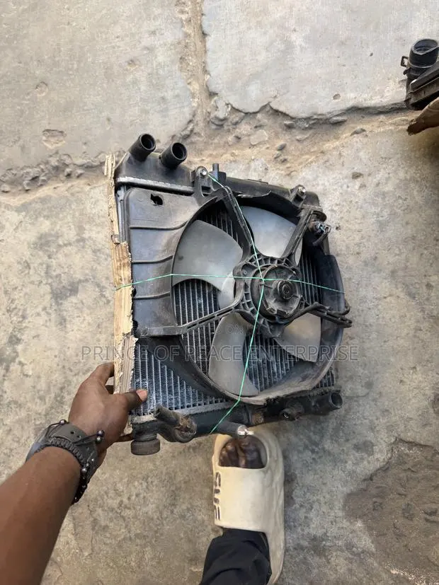 Honda Fit First Type Radiator Tank · Photo 1