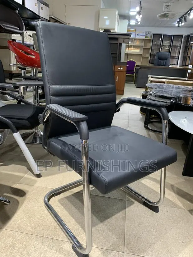 Sturdy Base Office Chair · Photo 1