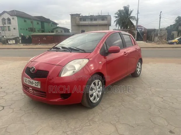 Toyota Vitz 1.5 FWD 5dr 2010 Red · Photo 1