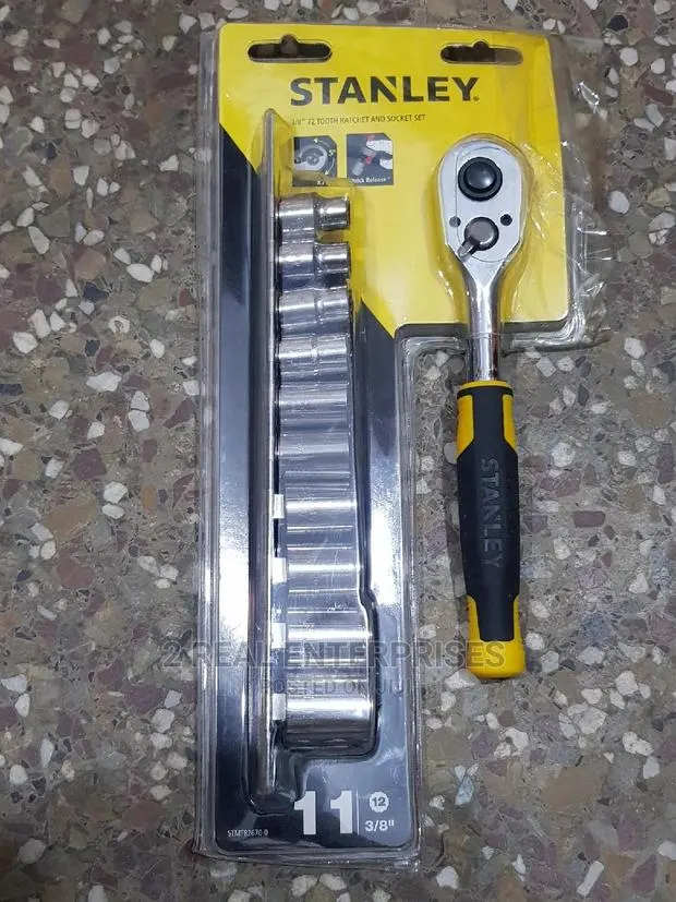 Stanley 3/8" 11 Piece Ratchet and Socket Set · Photo 1